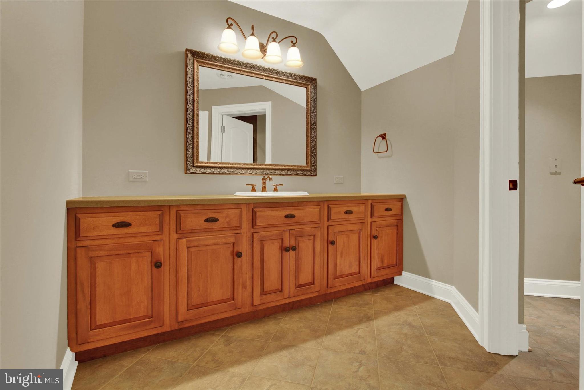 THORNHILL - Residential