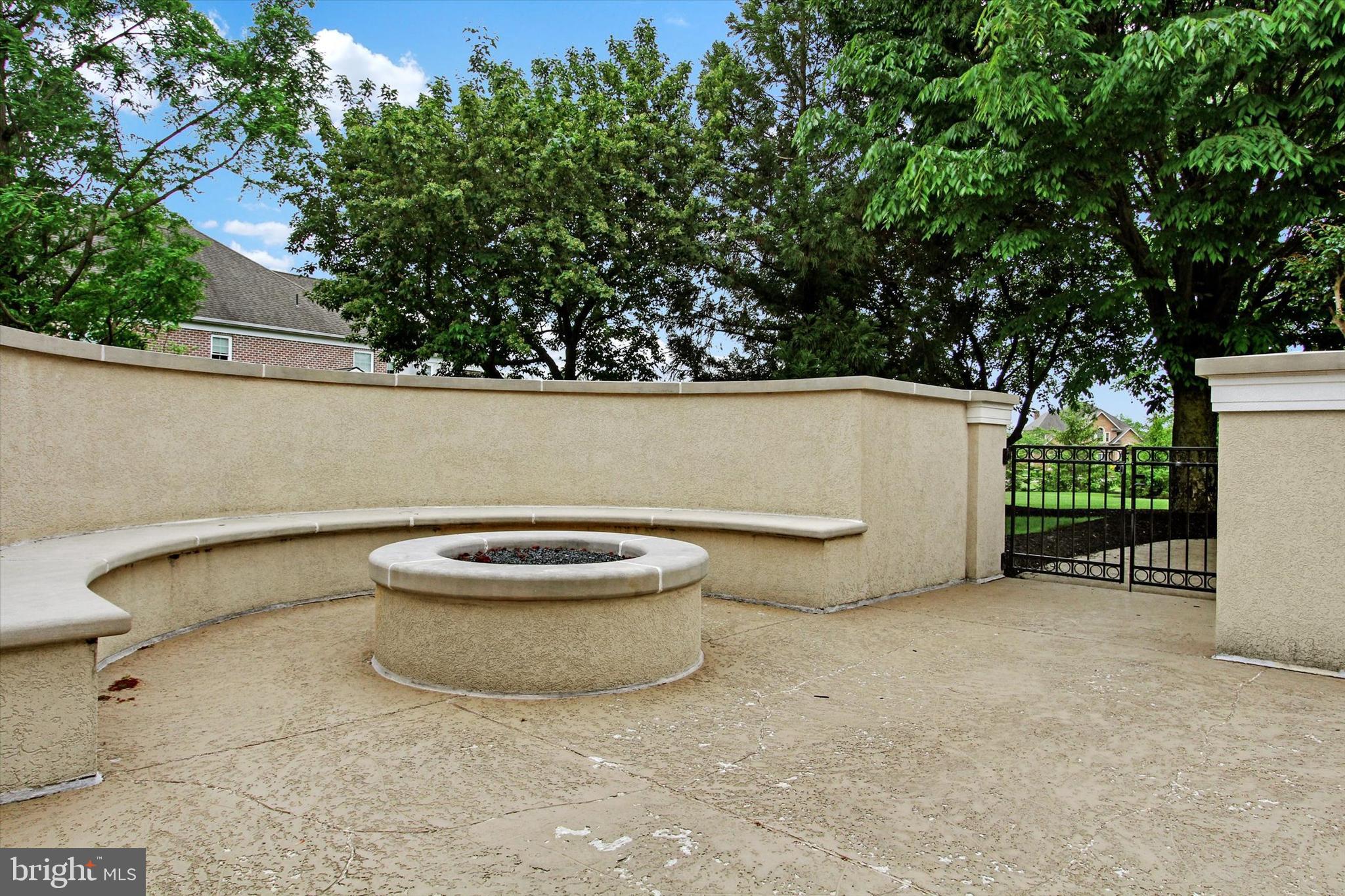 THORNHILL - Residential