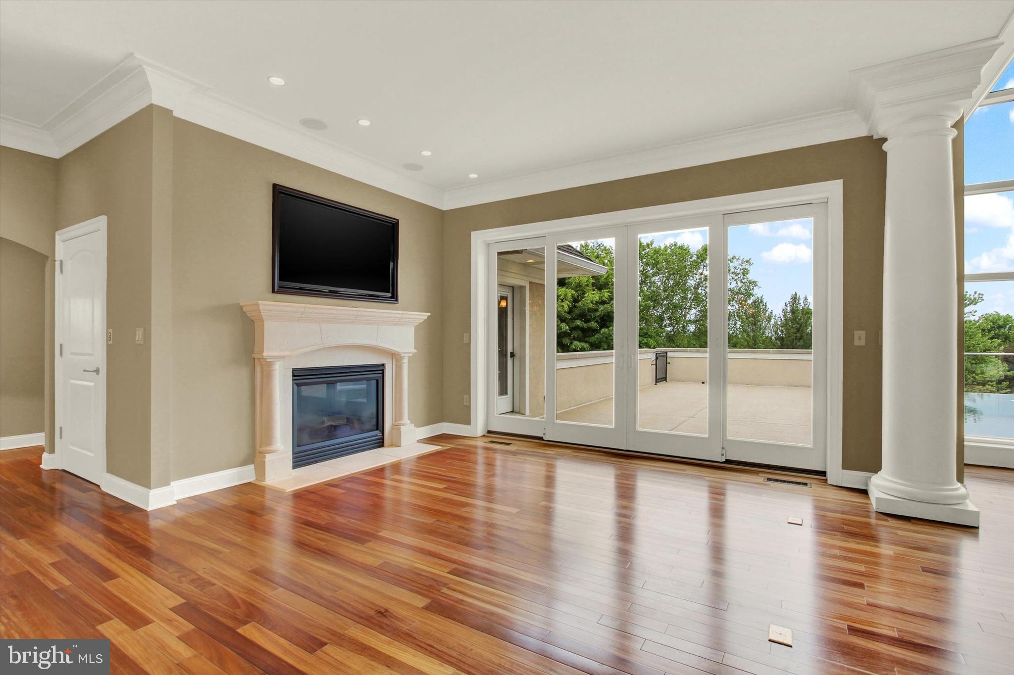 THORNHILL - Residential