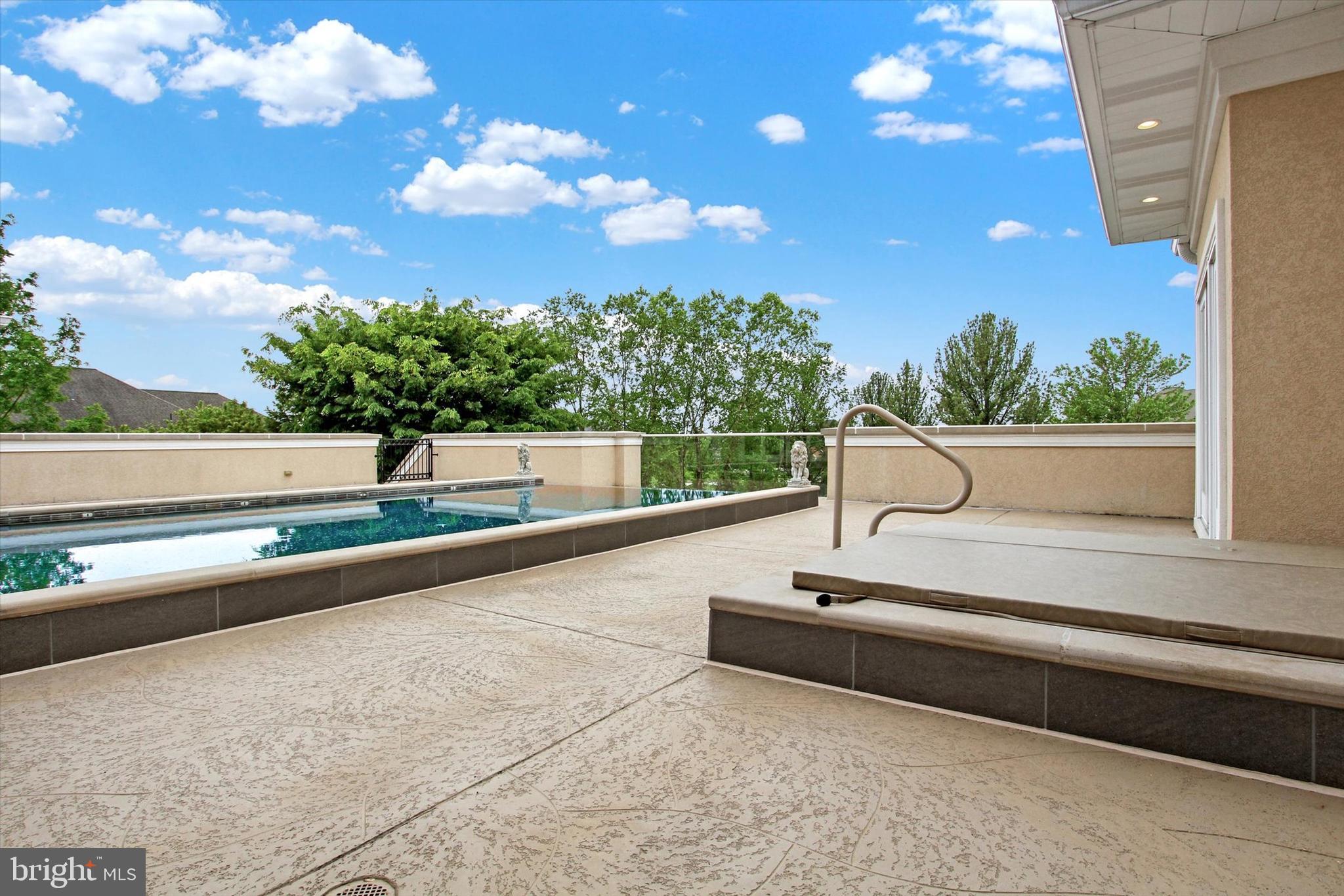 THORNHILL - Residential