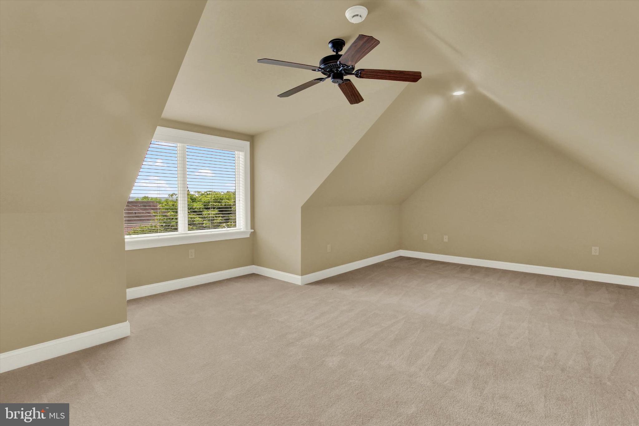 THORNHILL - Residential