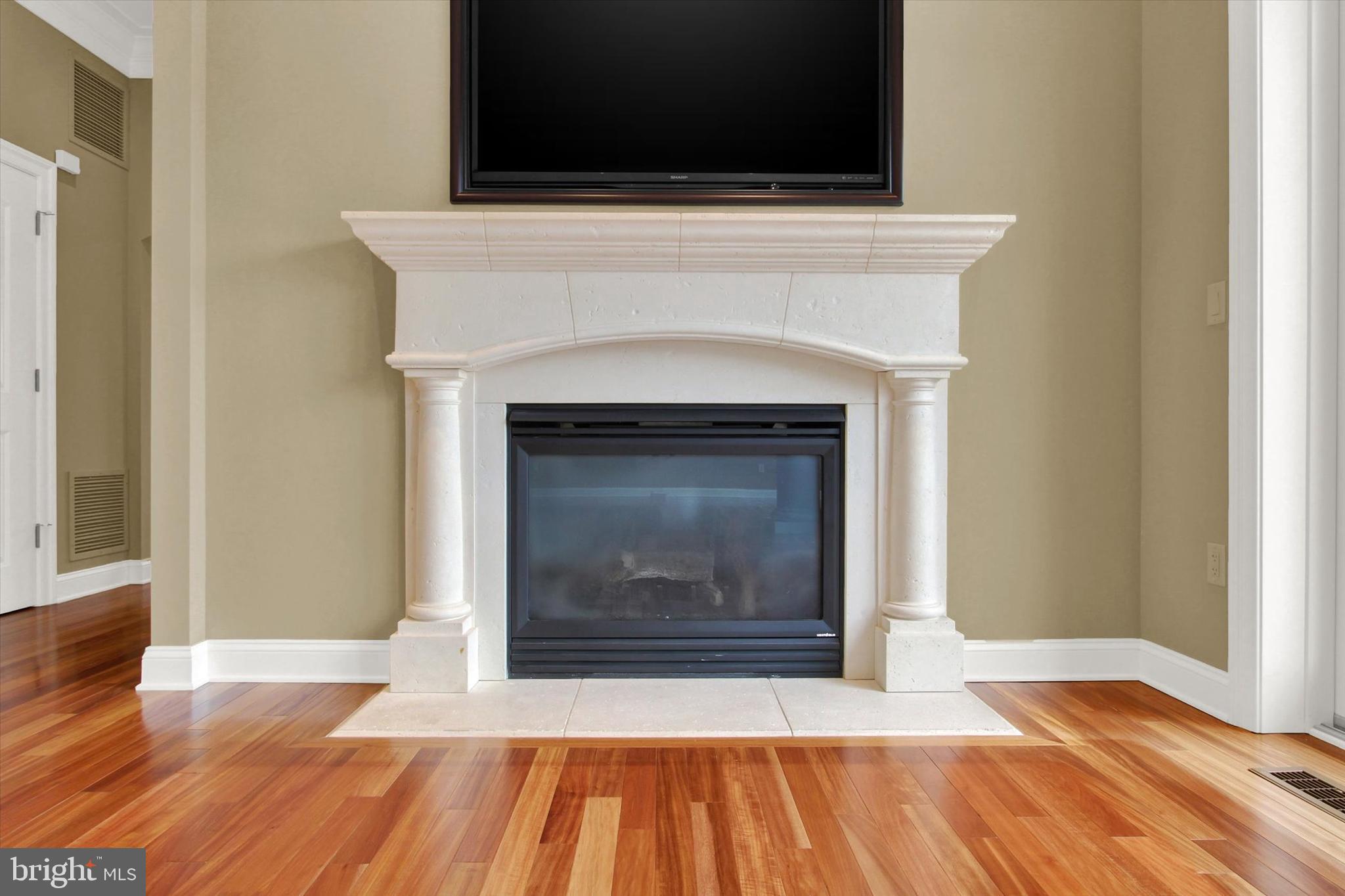 THORNHILL - Residential