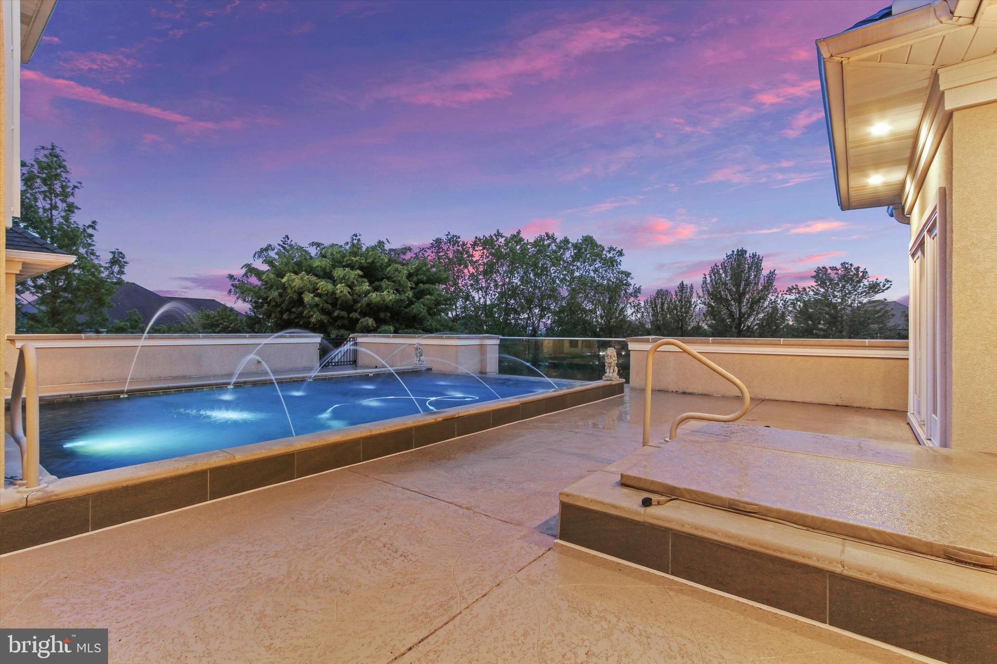 THORNHILL - Residential