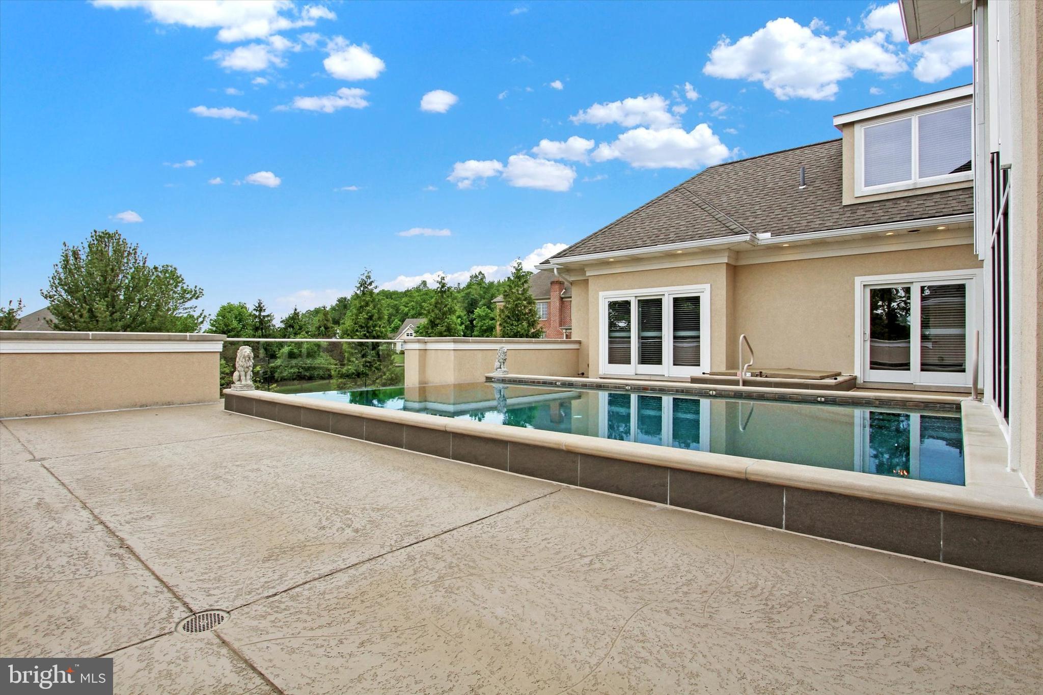 THORNHILL - Residential