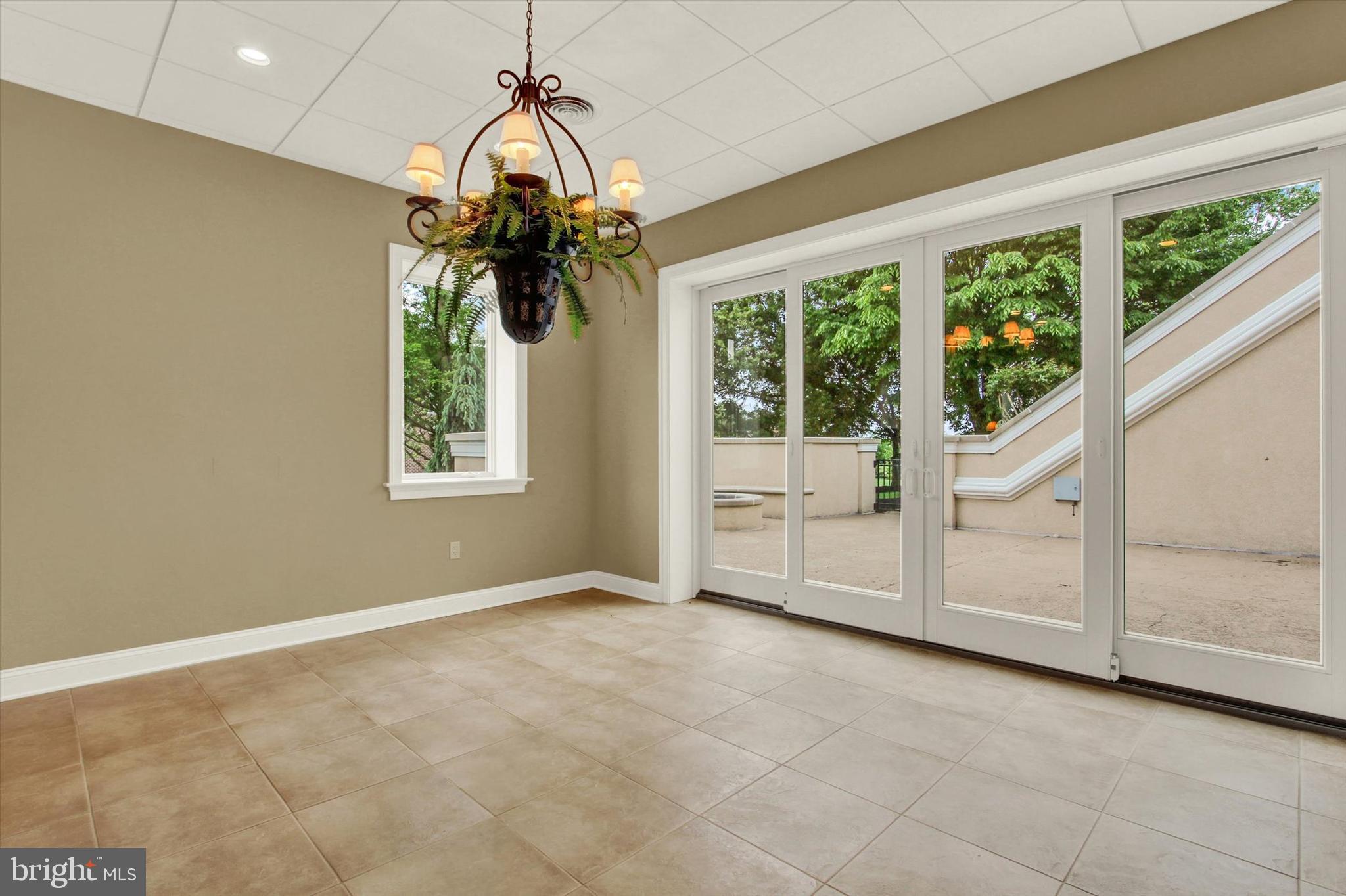 THORNHILL - Residential