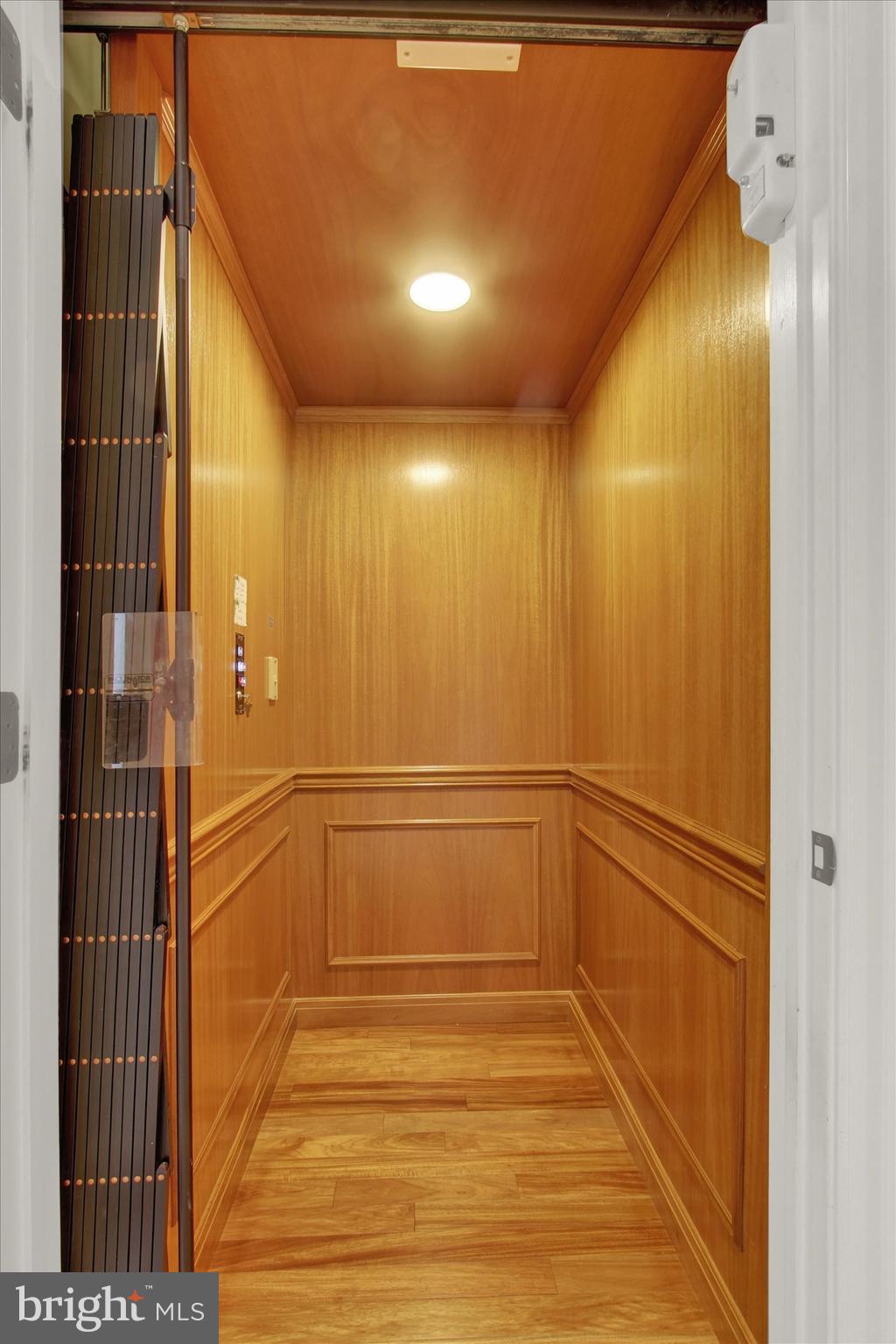 THORNHILL - Residential