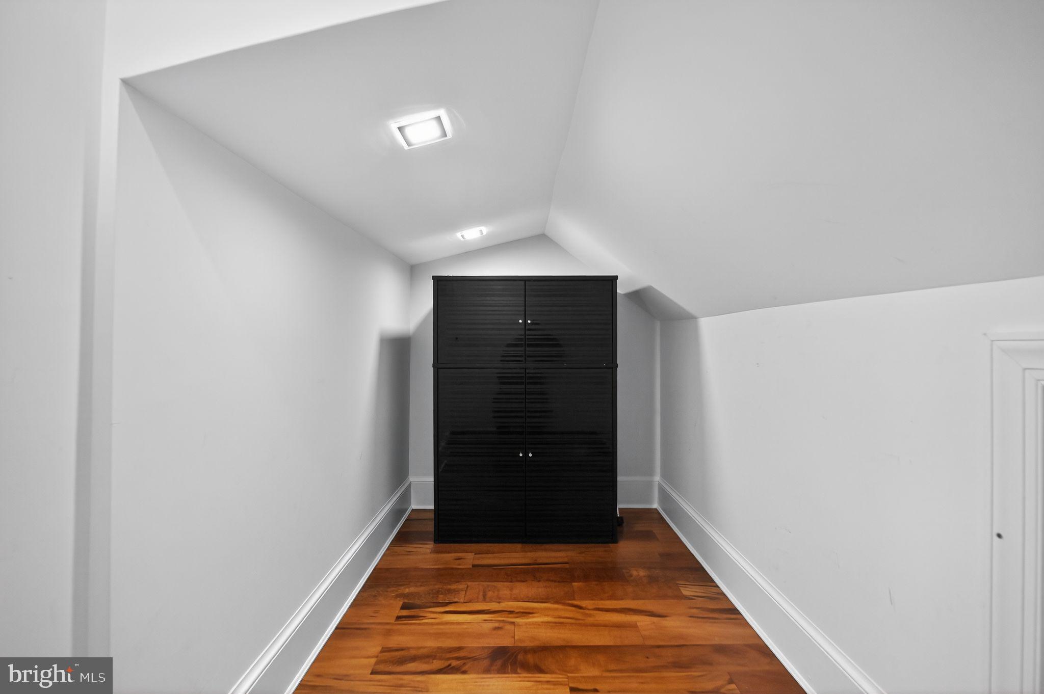 REES ESTATE - Residential