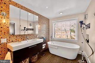 REES ESTATE - Residential