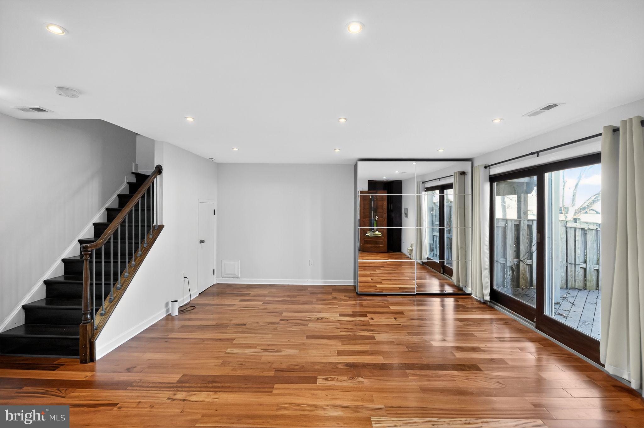 REES ESTATE - Residential