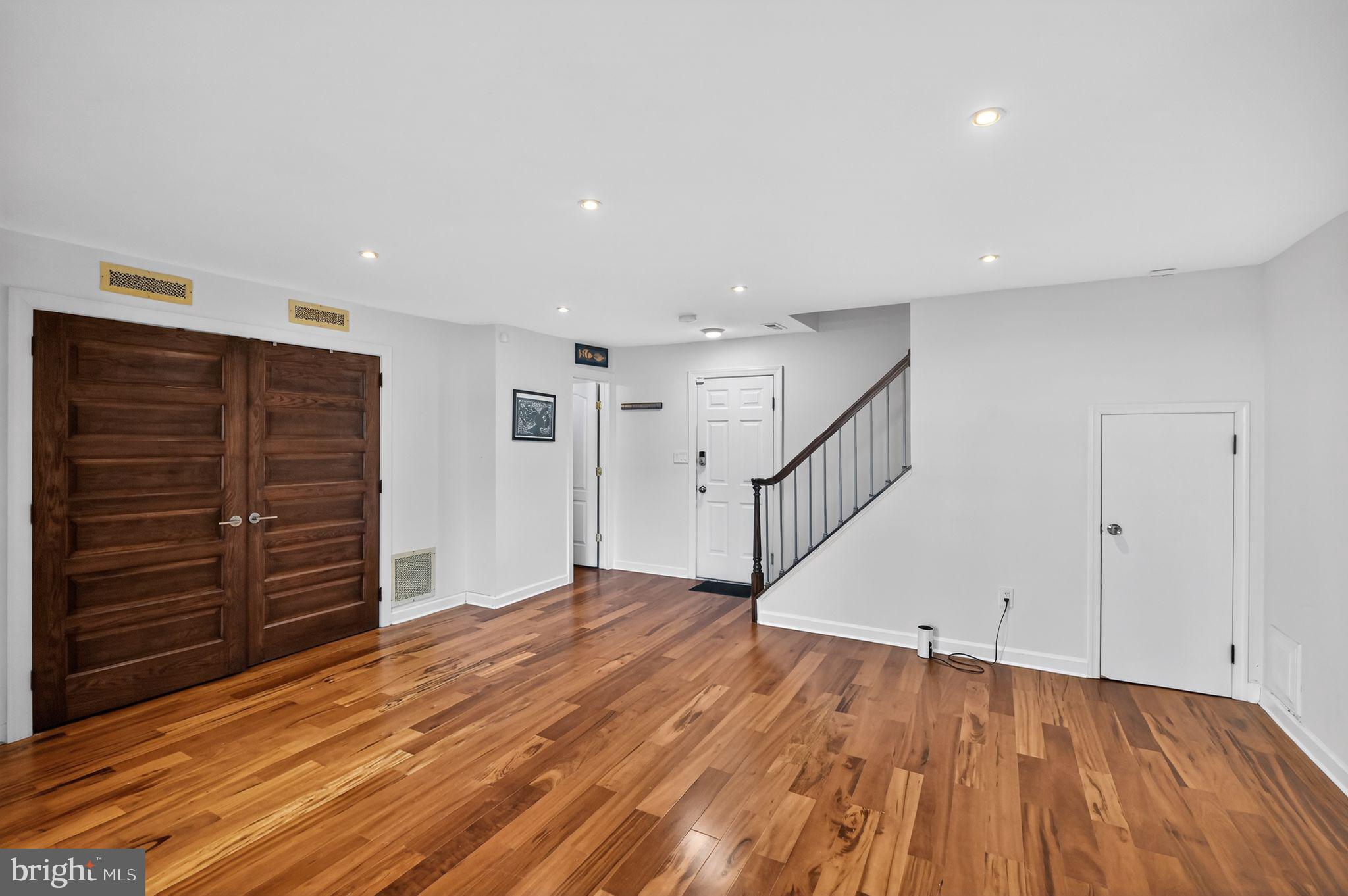 REES ESTATE - Residential