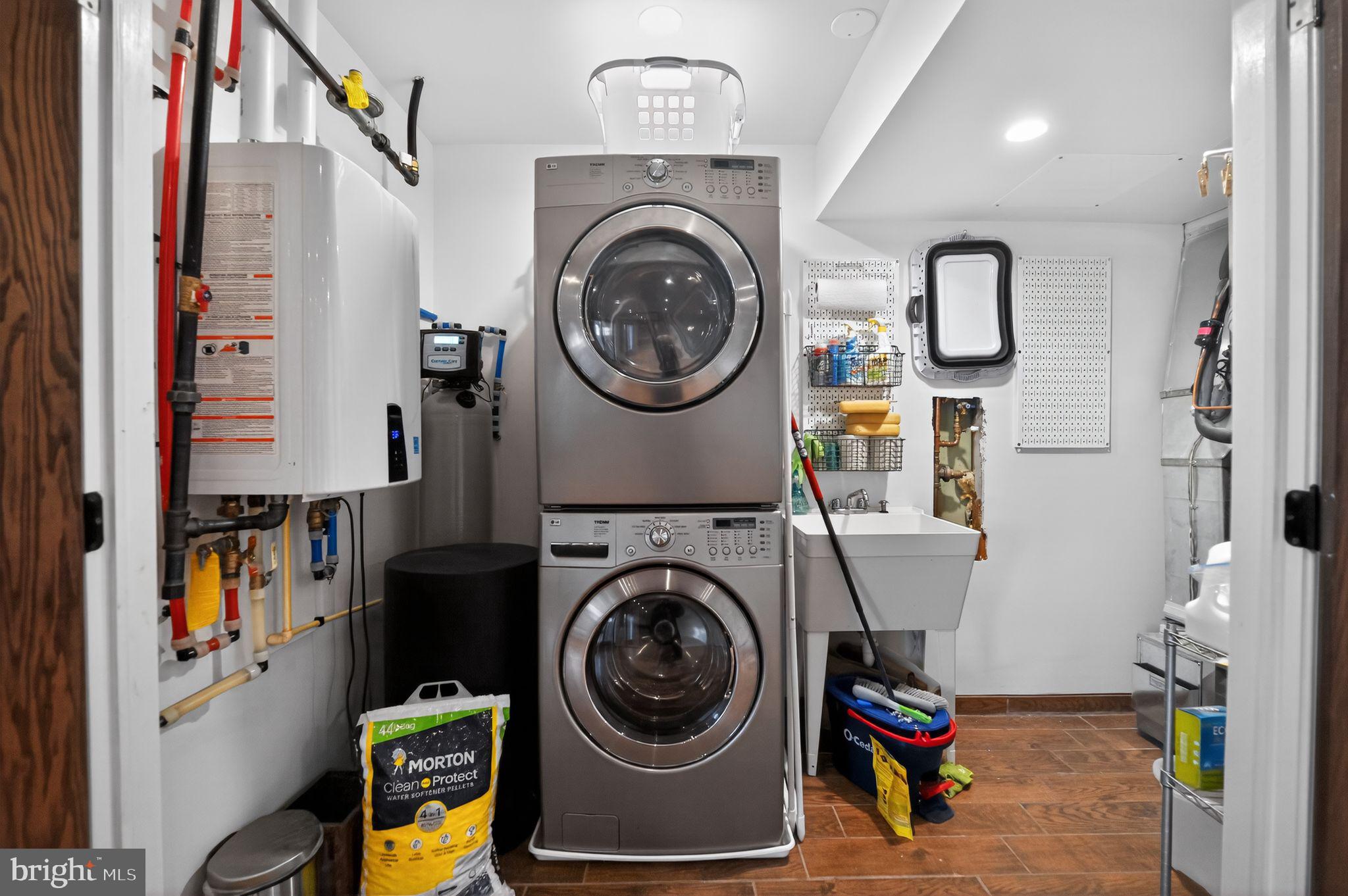 REES ESTATE - Residential