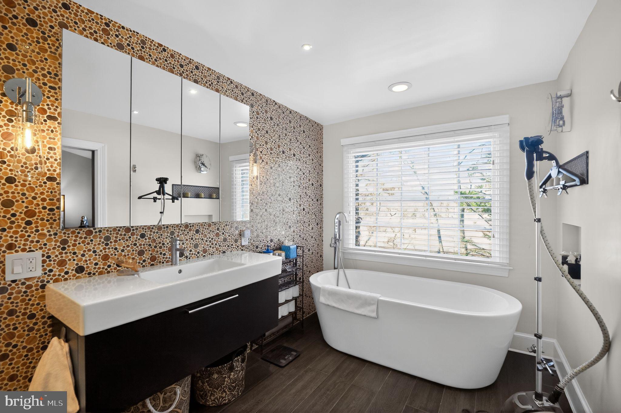 REES ESTATE - Residential