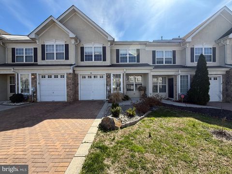 Townhouse For Sale - 35 Beaumont Place Pl<br/> WESTAMPTON, NJ 08060