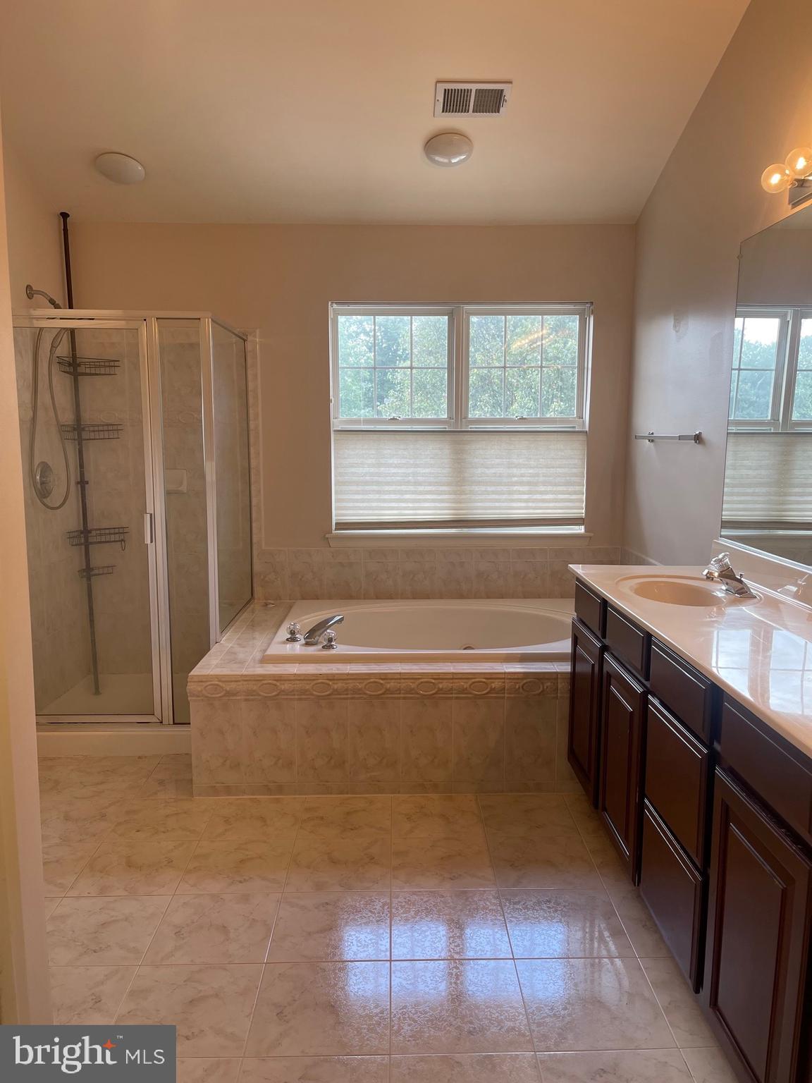 NORTHLAKE - Residential Lease