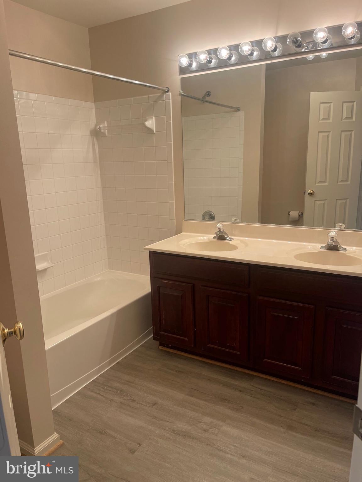 NORTHLAKE - Residential Lease