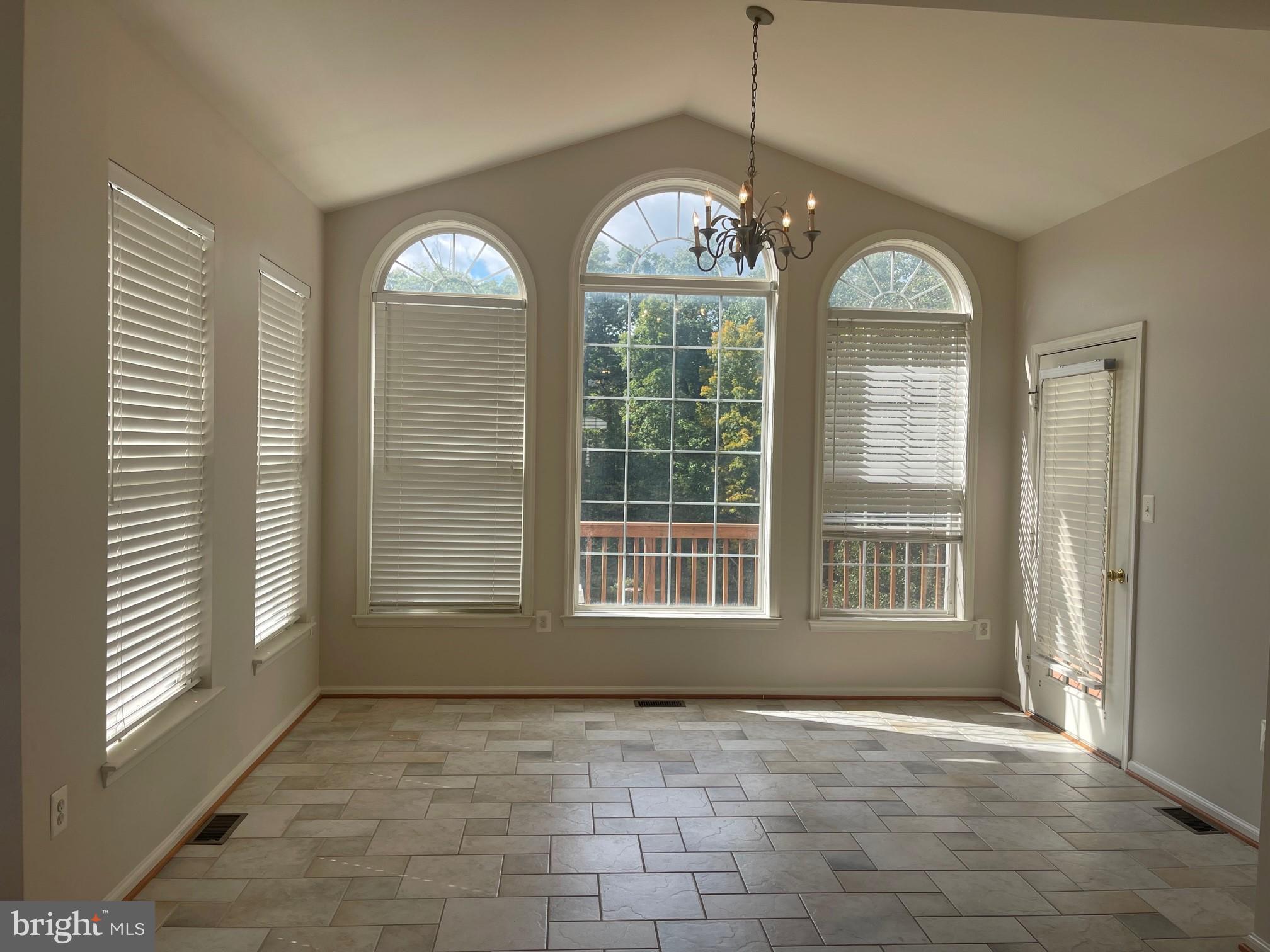 NORTHLAKE - Residential Lease