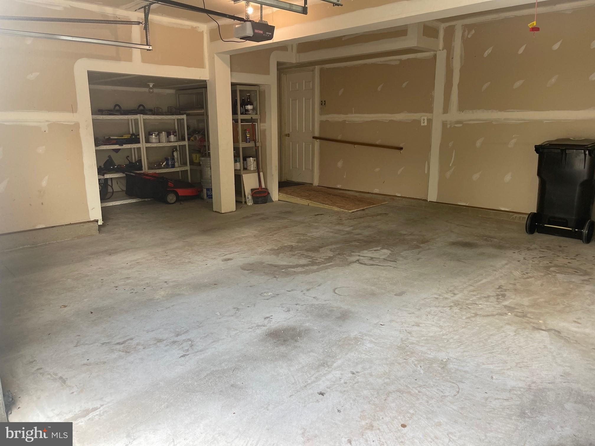 NORTHLAKE - Residential Lease