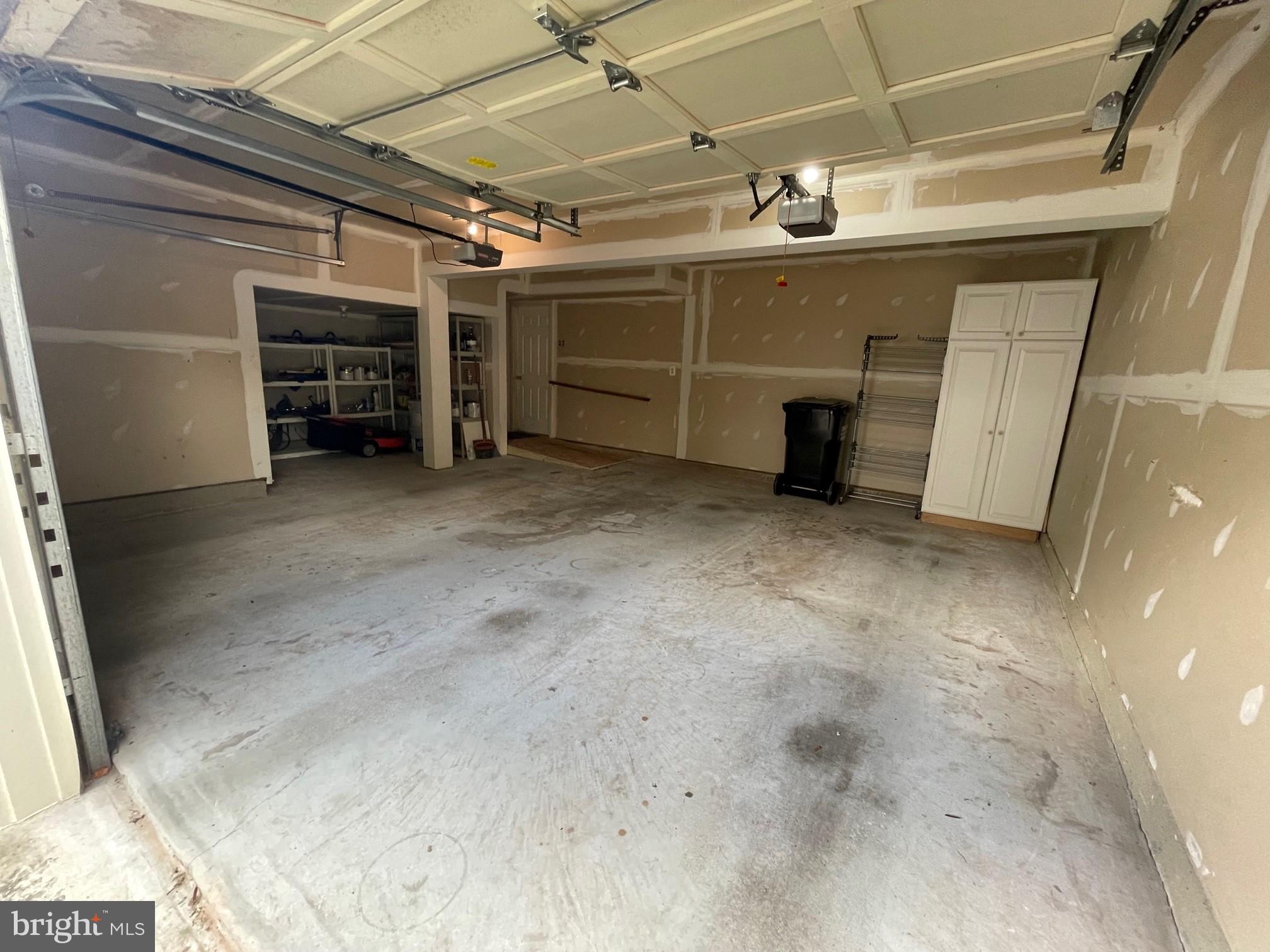 NORTHLAKE - Residential Lease