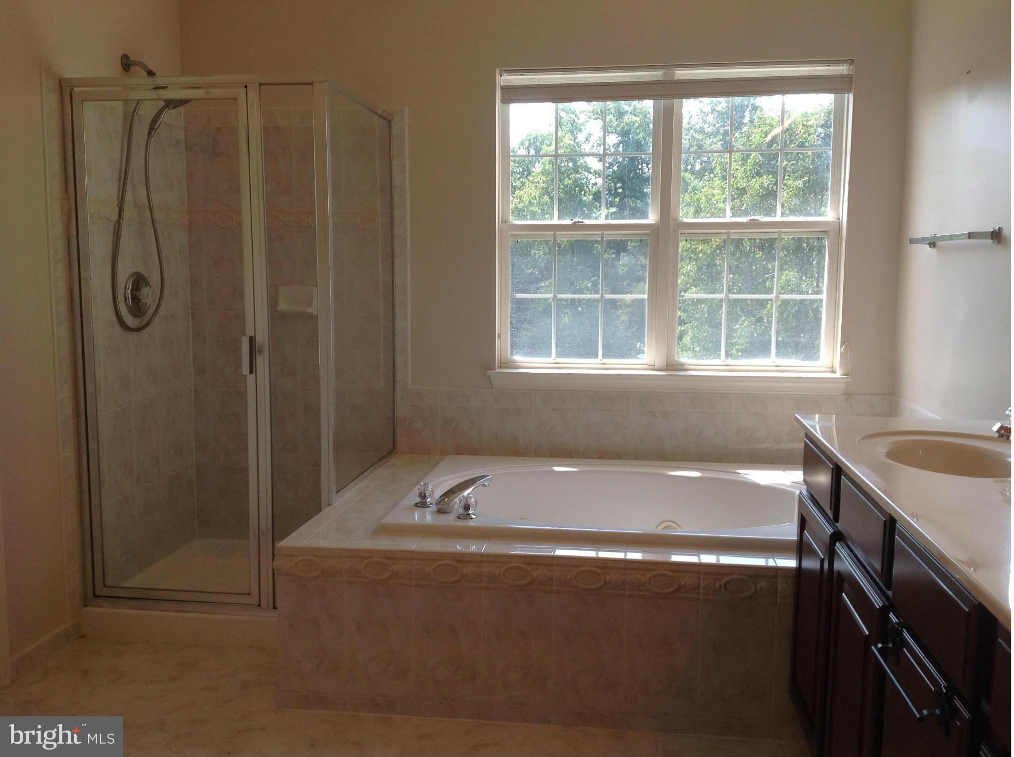 NORTHLAKE - Residential Lease