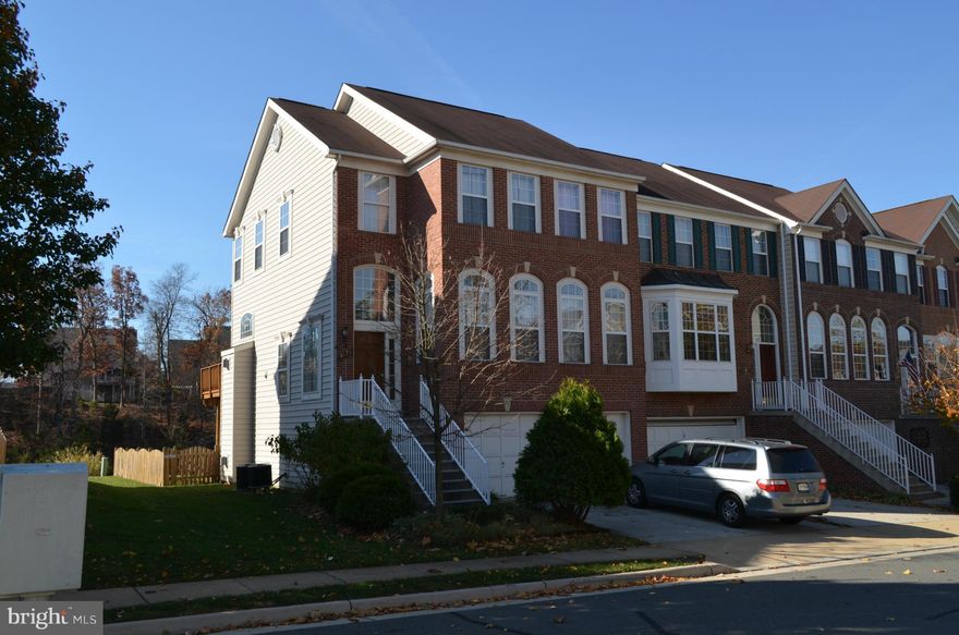 LIGHT AND BRIGHT AND AVAILABLE NOW!  NEW CARPETS!  COME ENJOY THIS LARGE 3 LEVEL END UNIT TOWNHOUSE BACKING TO THE LAKE! THERE ARE 3 FINISHED LEVELS WHICH HAVE A  2 LEVEL BUMP OUT.  RELAX IN THE LARGE FINISHED WALKOUT BASEMENT WITH  4TH BR AND ENSUITE FULL BATH BOASTING NEW SHOWER AND FLOOR. GLEAMING HW FLOORS ABOUND IN THE LIVING ROOM, DINING ROOM AND FOYER.  SUNROOM HAS STUNNING LAKE VIEWS. ENJOY YOUR SPACIOUS KITCHEN WITH ISLAND & UPGRADED WHITE  42"CABINETS.  THE FAMILY ROOM AND BASEMENT REC ROOM HAVE COZY GAS FIREPLACES. ADDITIONAL FEATURES INCLUDE VAULTED CEILINGS, JETTED TUB AND WALK IN CLOSETS.  ENJOY THE COMMUNITY POOL, TENNIS COURTS AND FABULOUS LOCATION, CLOSE TO SHOPPING, HIGHWAYS, PUBLIC TRANSPORTATION, DOWNTOWN LEESBURG AND MORE!   ***SMALL DOGS ALLOWED ON CASE-BY-CASE BASIS WITH $50/MONTH PET RENT.  RENTSPREE ONLINE APPLICATION.