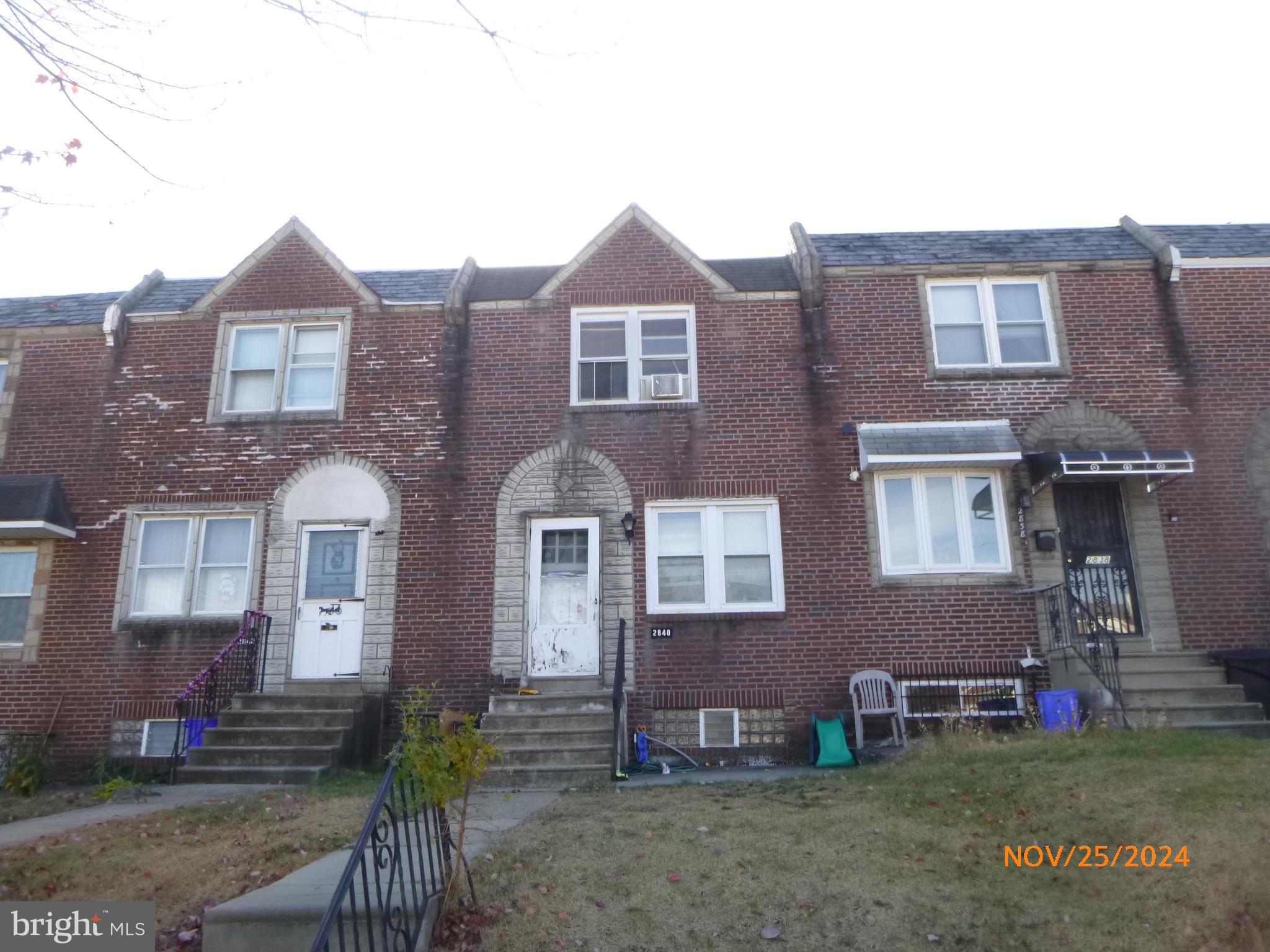 Highest and best request Monday, March 17, 2025 at 11:59.
Great West Mayfair location, priced below market for quick as-is sale. Property needs repair throughout but has great potential. Includes front lawn, patio, rear garage and driveway. Property includes 3 bedrooms and 1 bath. Great investment potential or handyperson property!!! Won't last, easy to show--on lockbox.