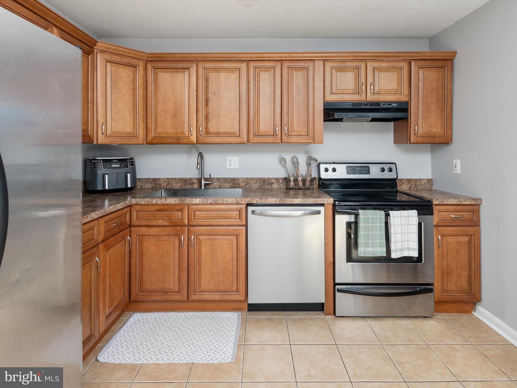 CROFTON MEWS CONDO - Residential