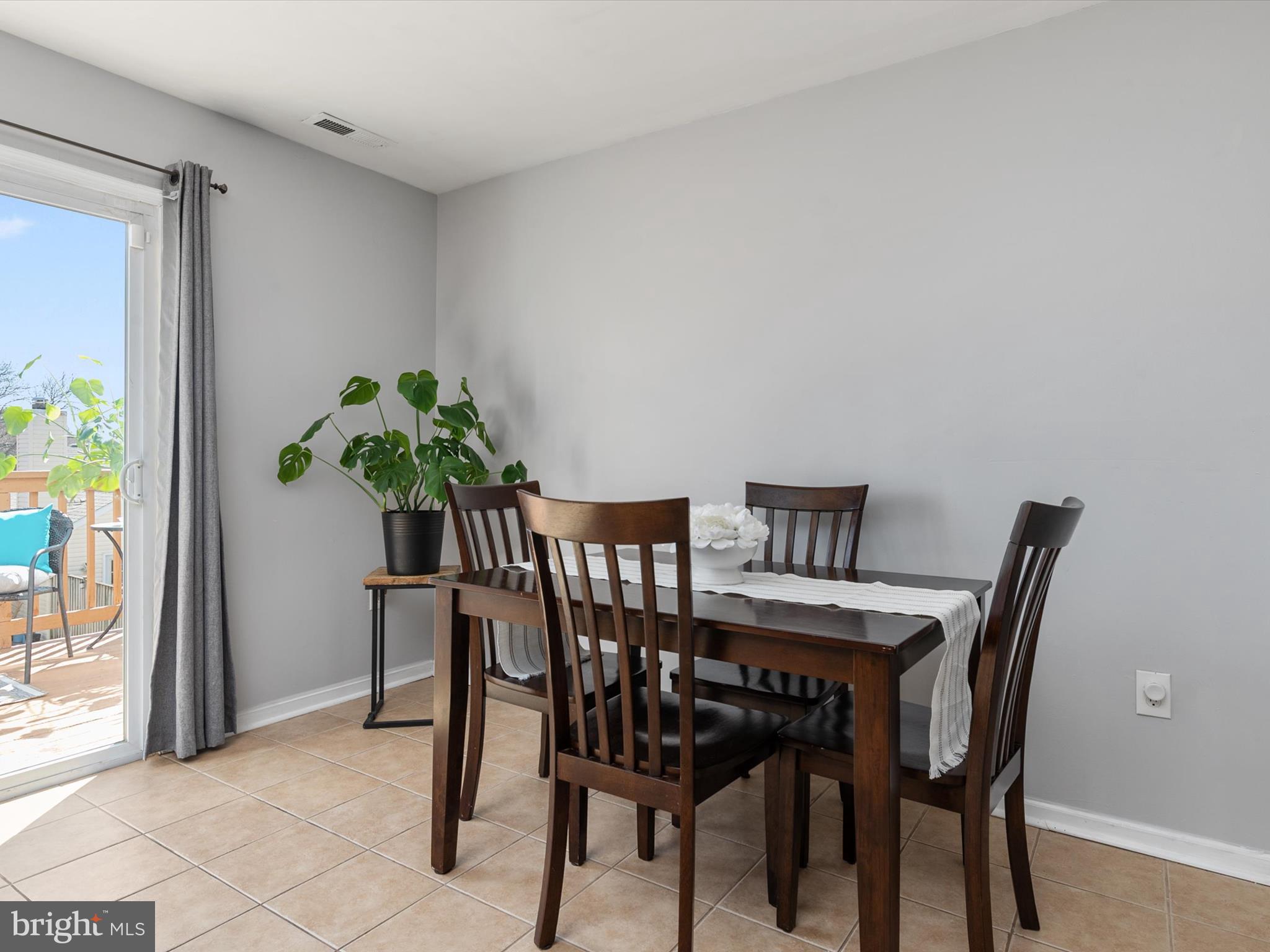 CROFTON MEWS CONDO - Residential