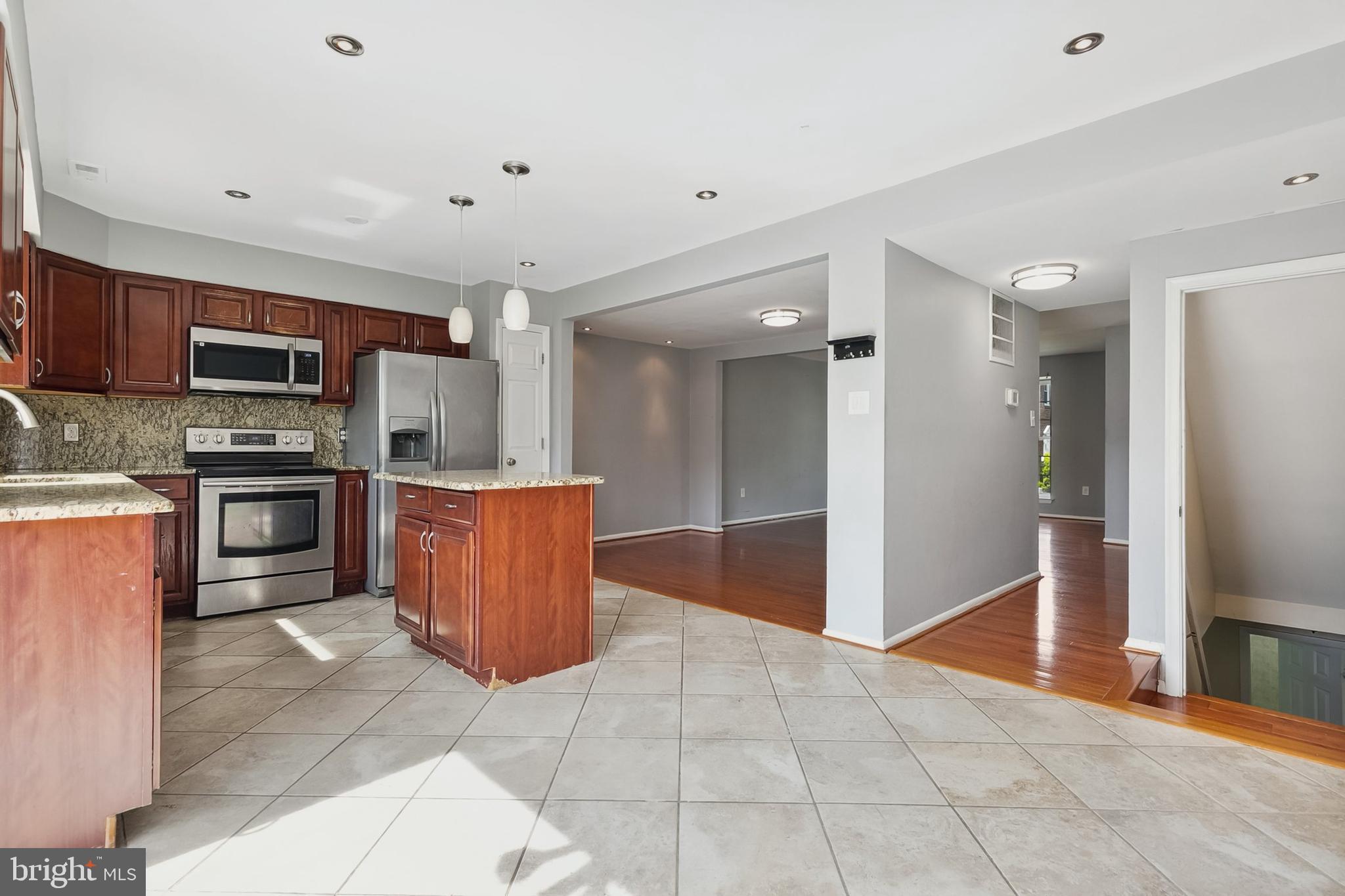 CROMWELL STATION - Residential