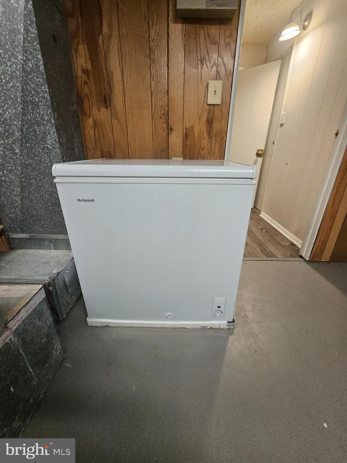 WOODS EDGE TOWNHOME CONDOMINIUMS - Residential