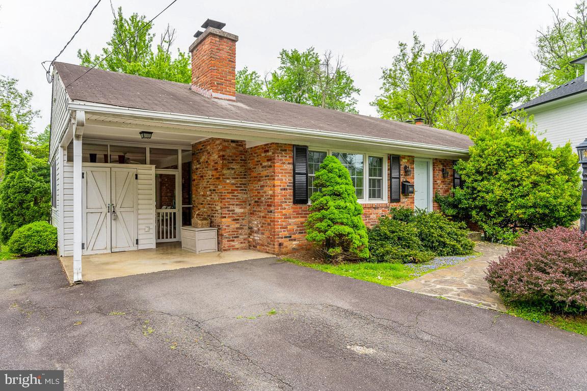 MCLEAN MANOR - Residential