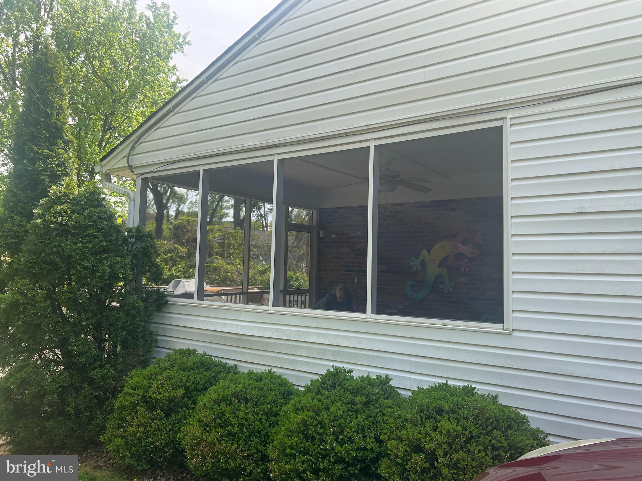 MCLEAN MANOR - Residential