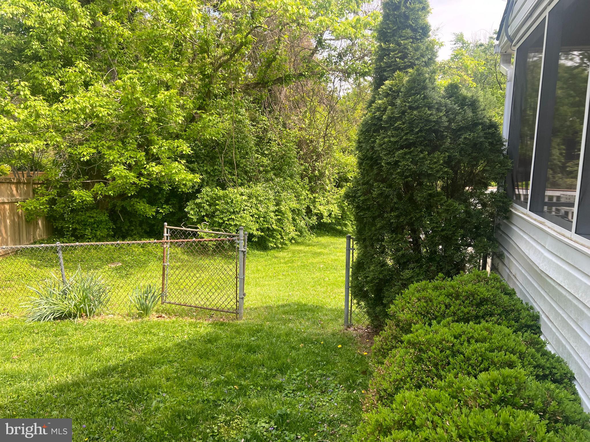 MCLEAN MANOR - Residential