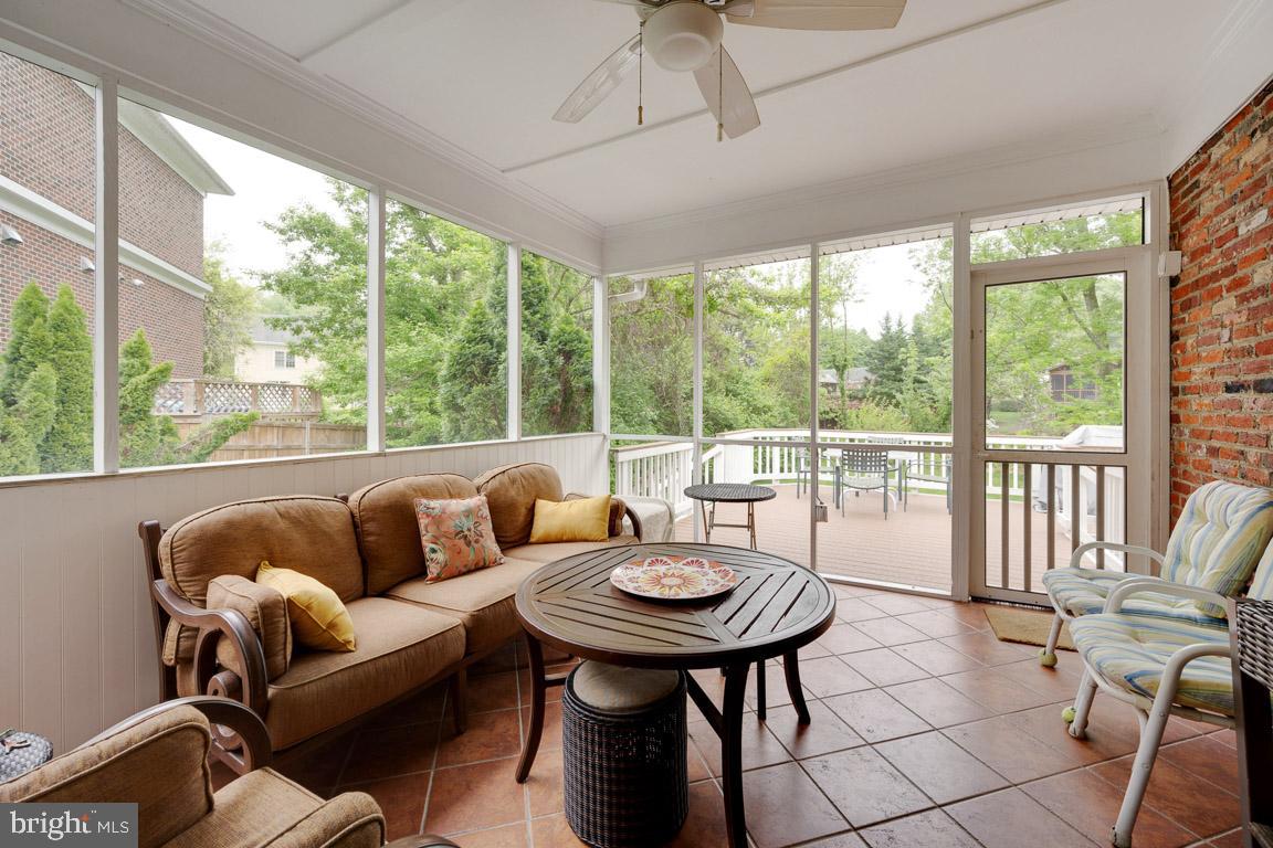 MCLEAN MANOR - Residential