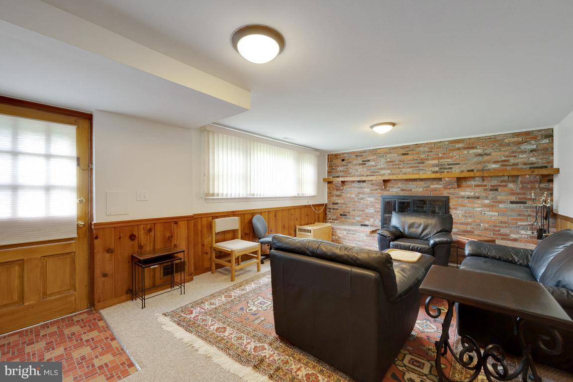 MCLEAN MANOR - Residential