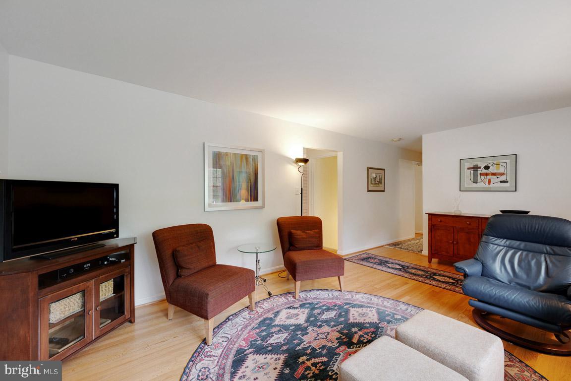 MCLEAN MANOR - Residential