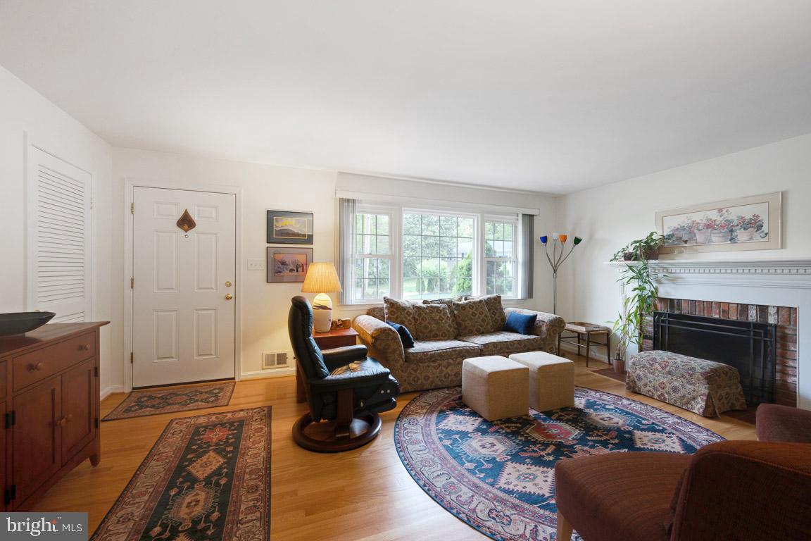 MCLEAN MANOR - Residential