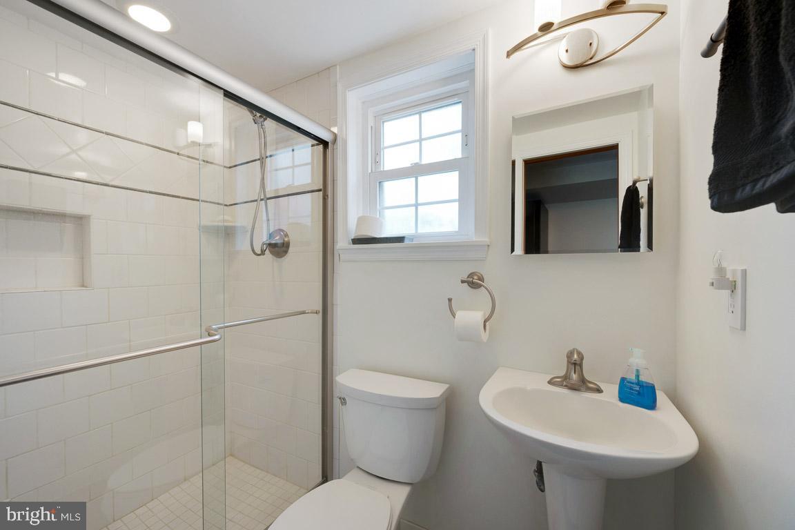 MCLEAN MANOR - Residential