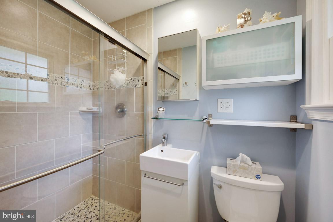 MCLEAN MANOR - Residential