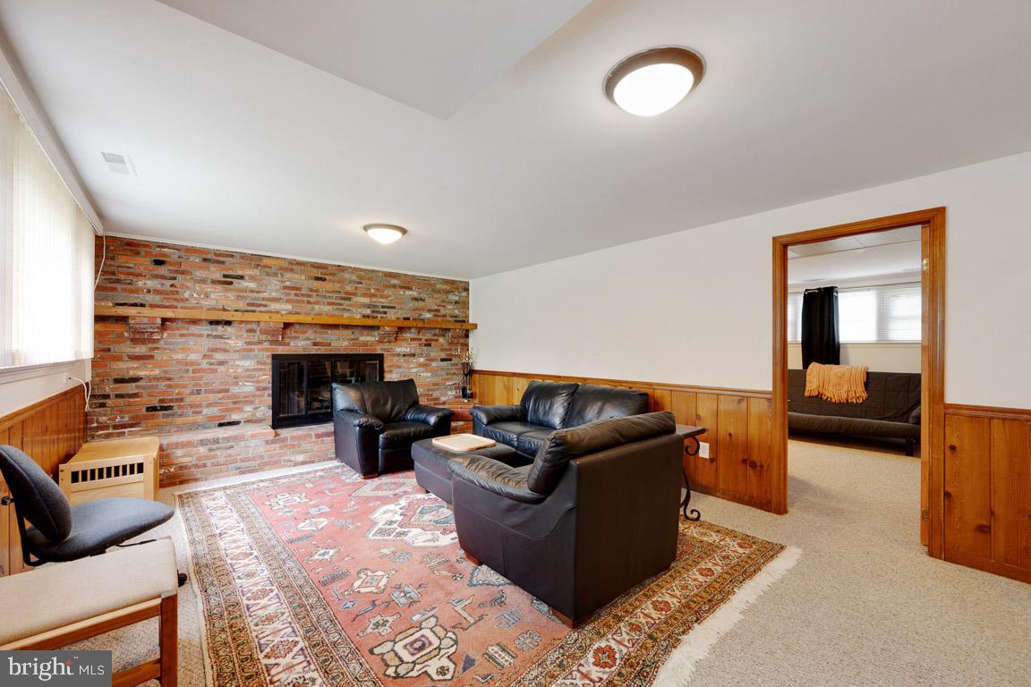 MCLEAN MANOR - Residential