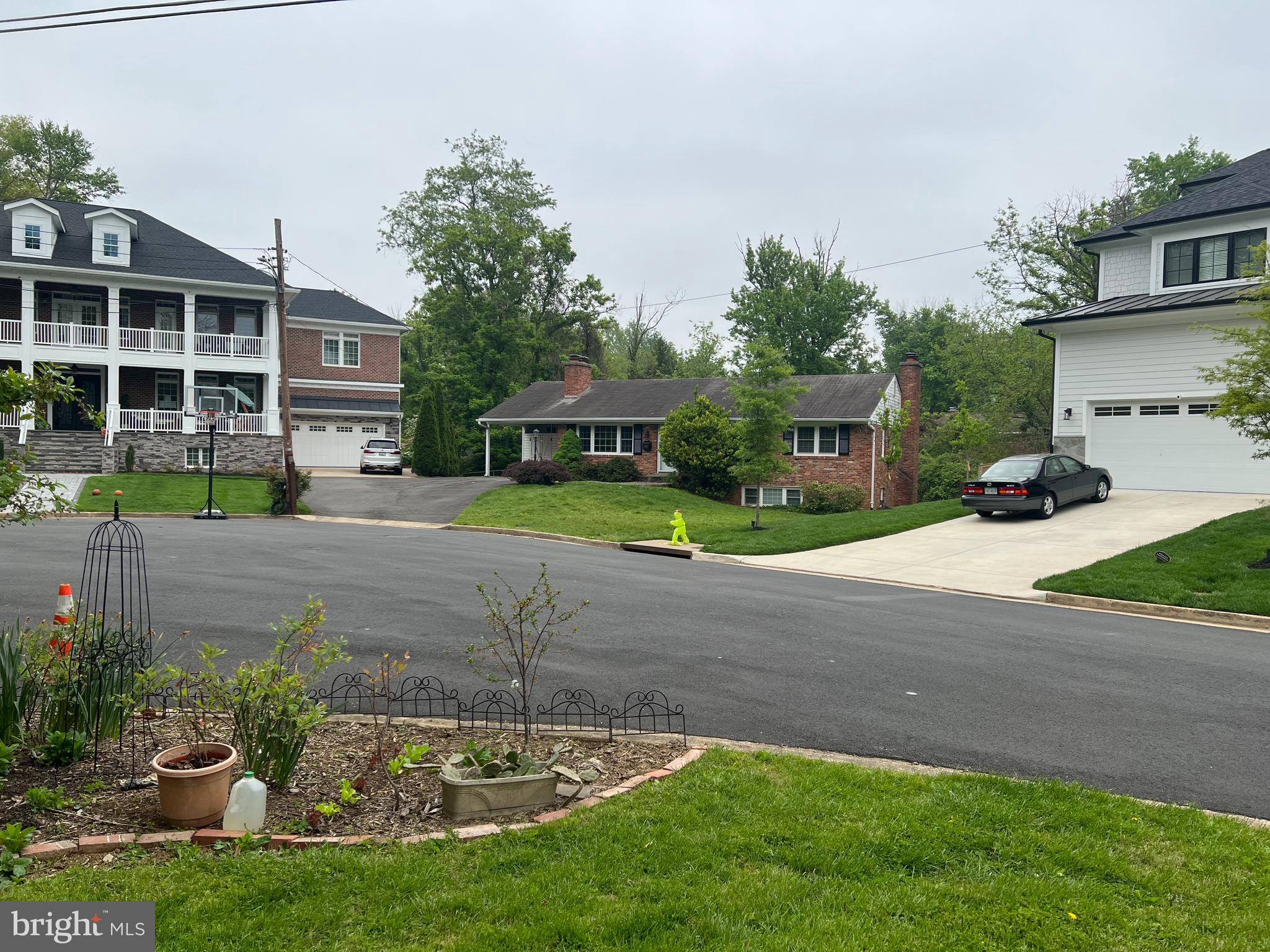 MCLEAN MANOR - Residential