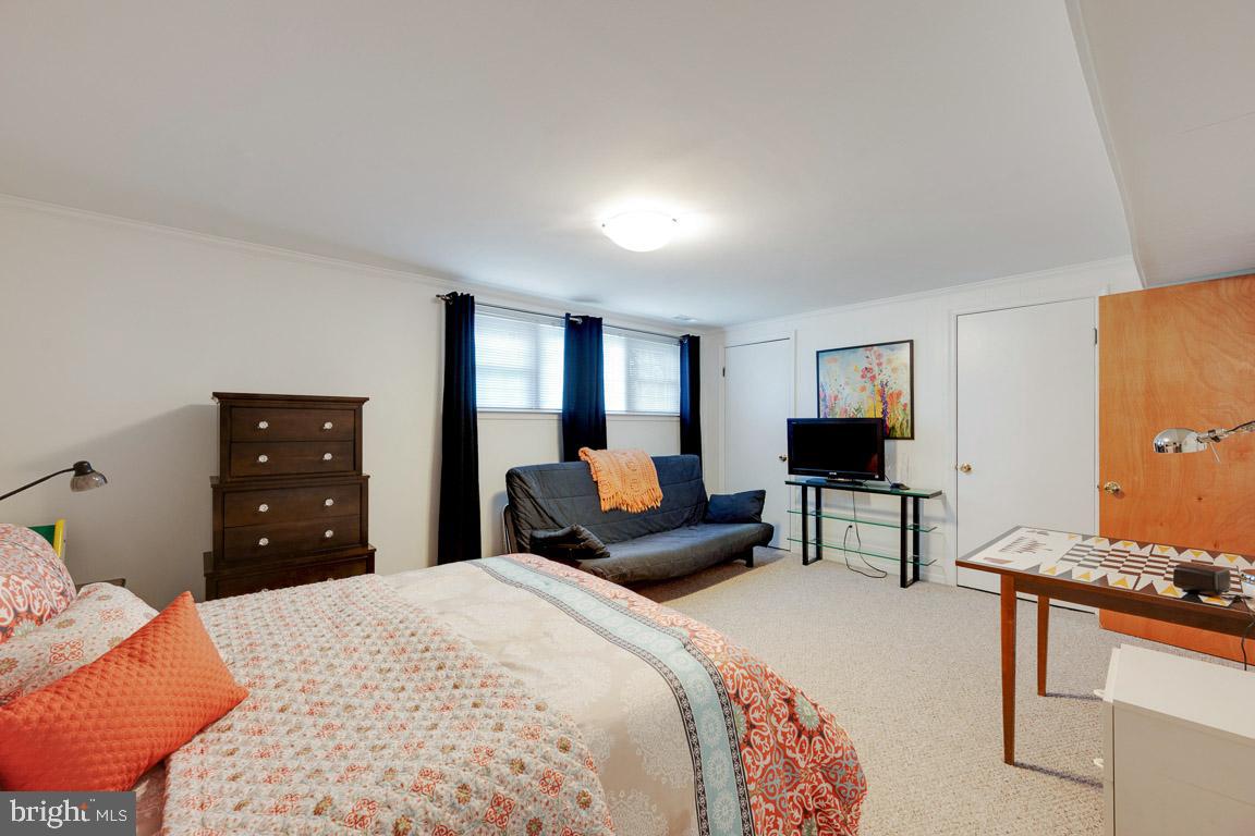 MCLEAN MANOR - Residential