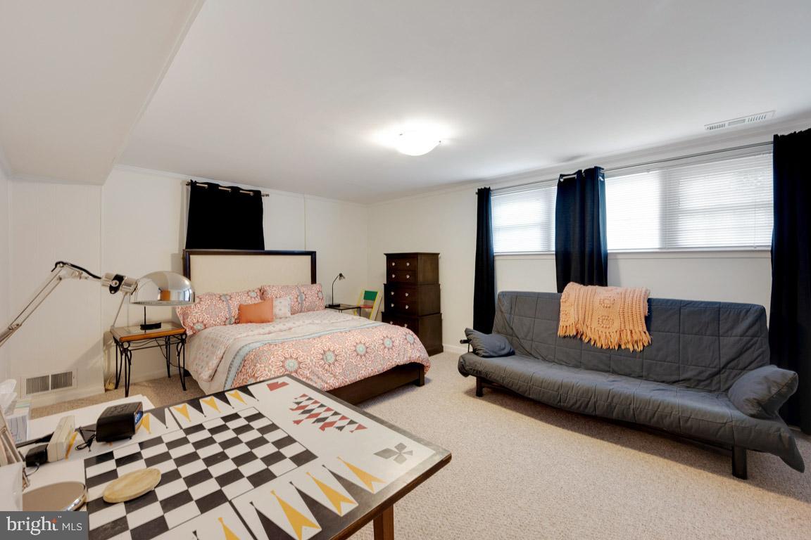 MCLEAN MANOR - Residential