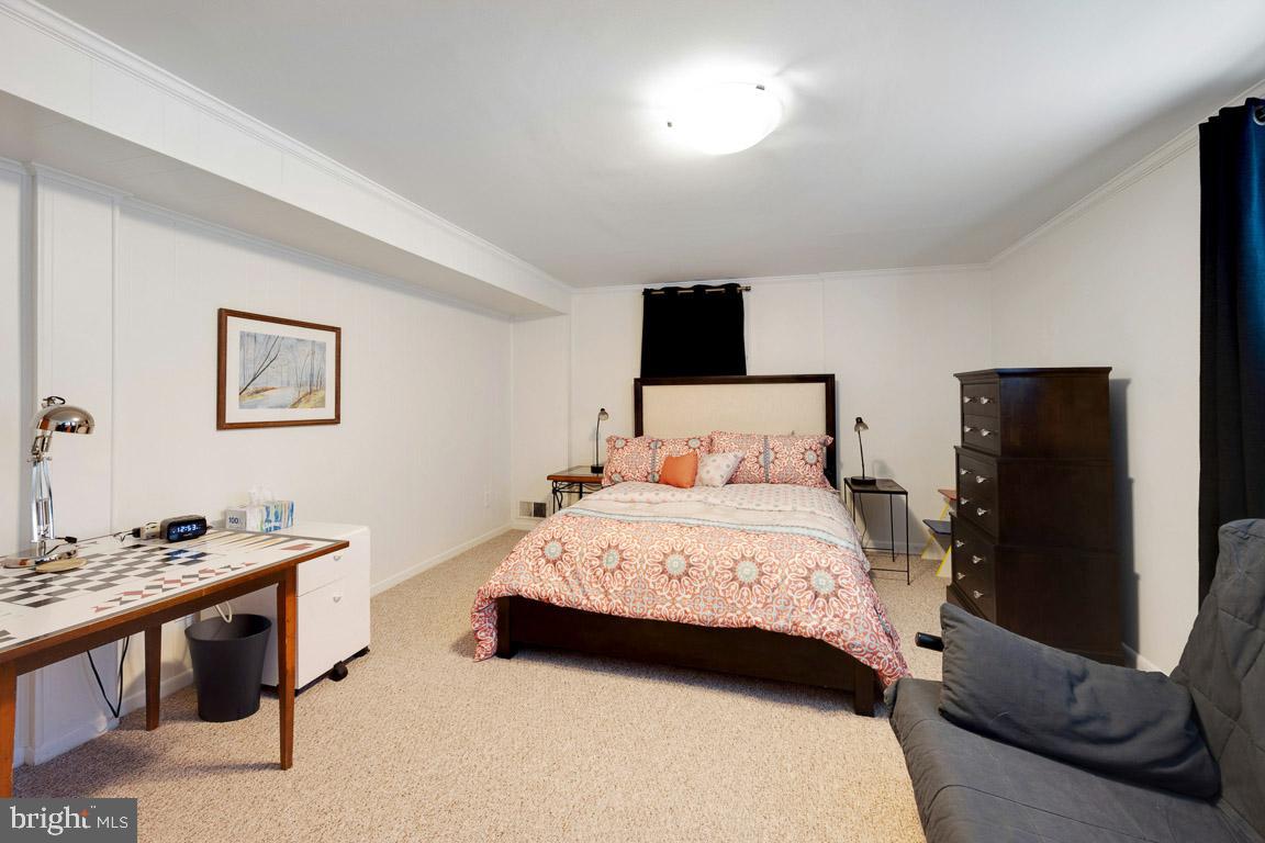 MCLEAN MANOR - Residential