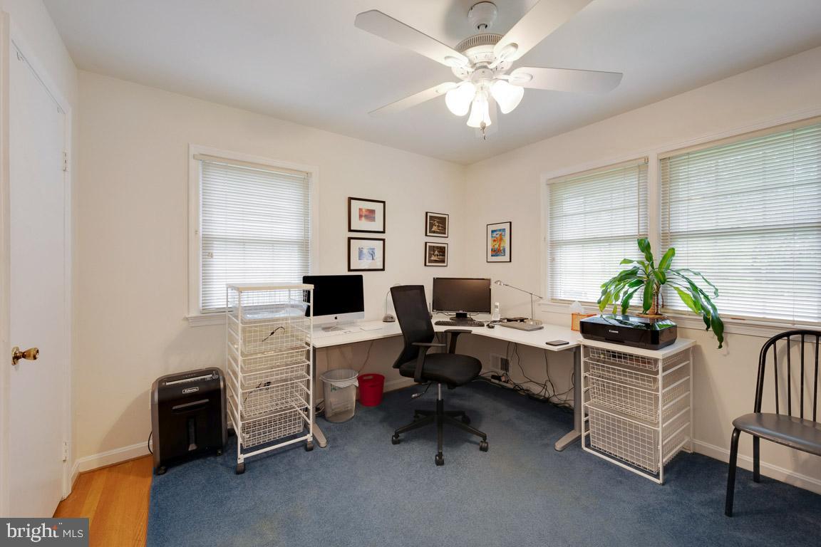 MCLEAN MANOR - Residential