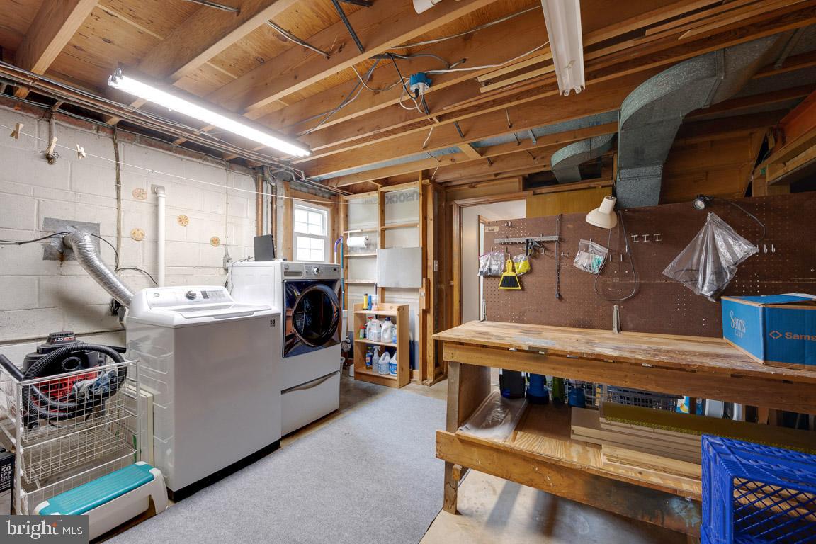 MCLEAN MANOR - Residential