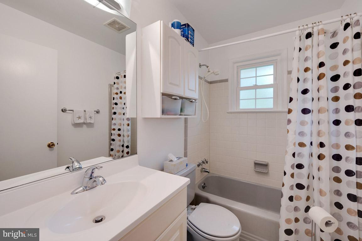 MCLEAN MANOR - Residential