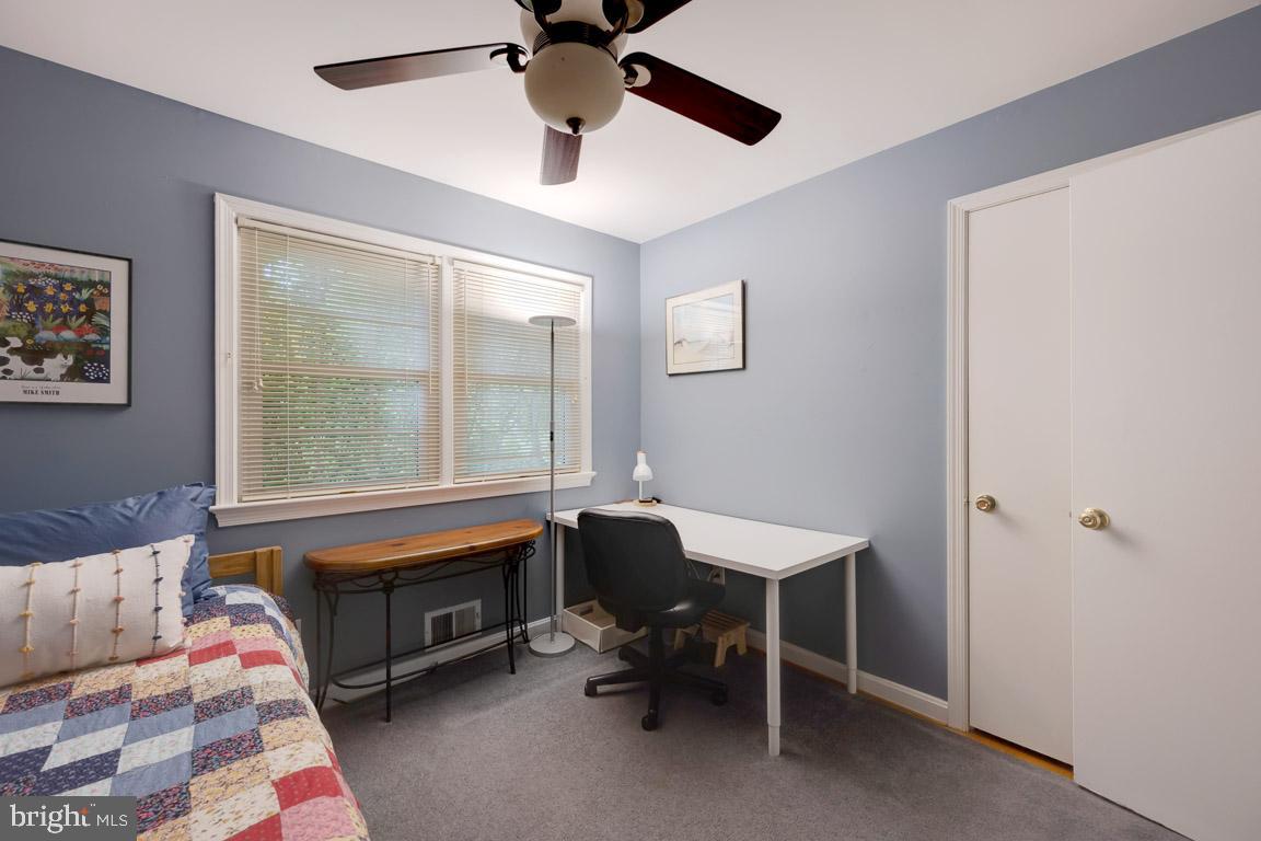 MCLEAN MANOR - Residential