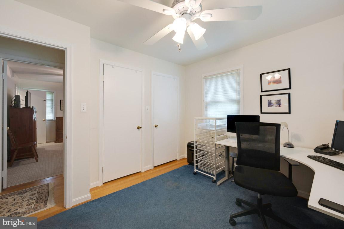 MCLEAN MANOR - Residential