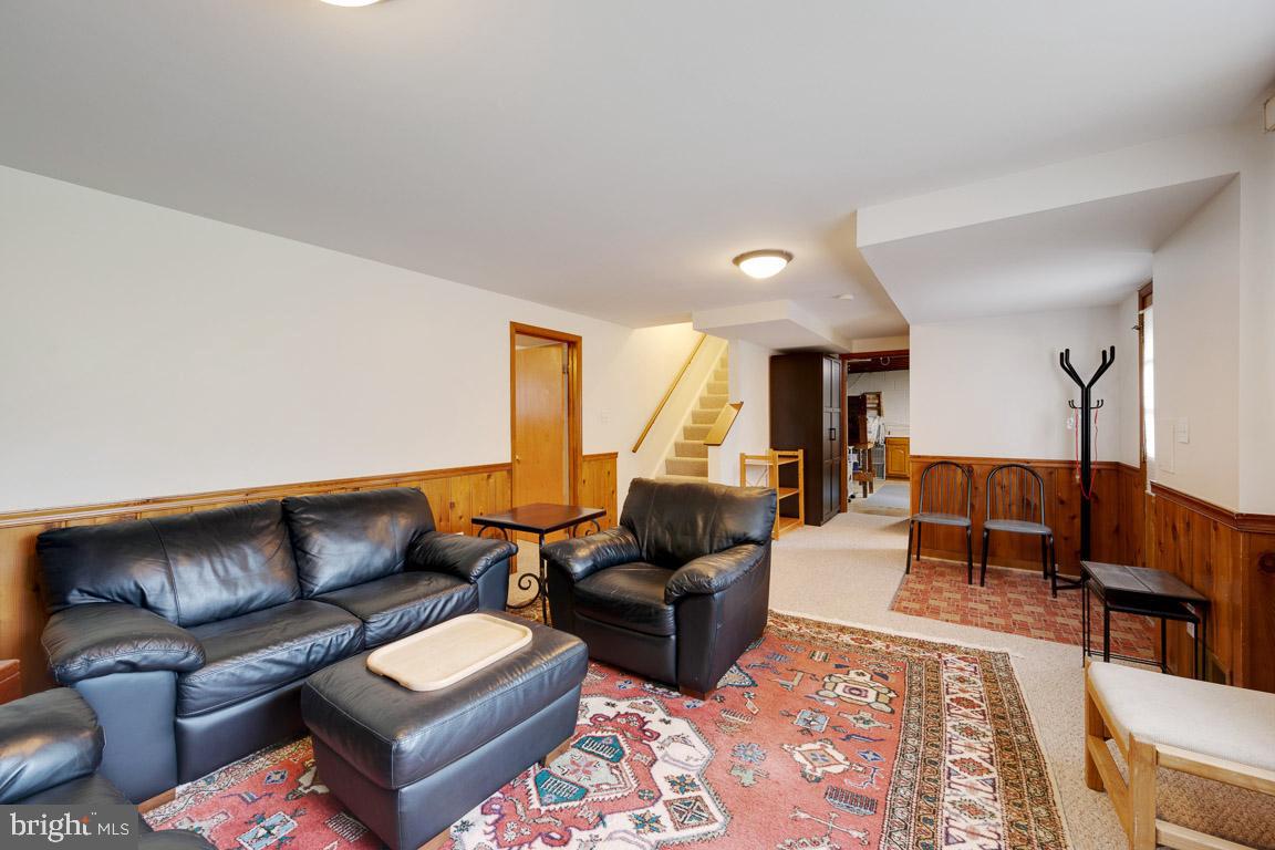 MCLEAN MANOR - Residential