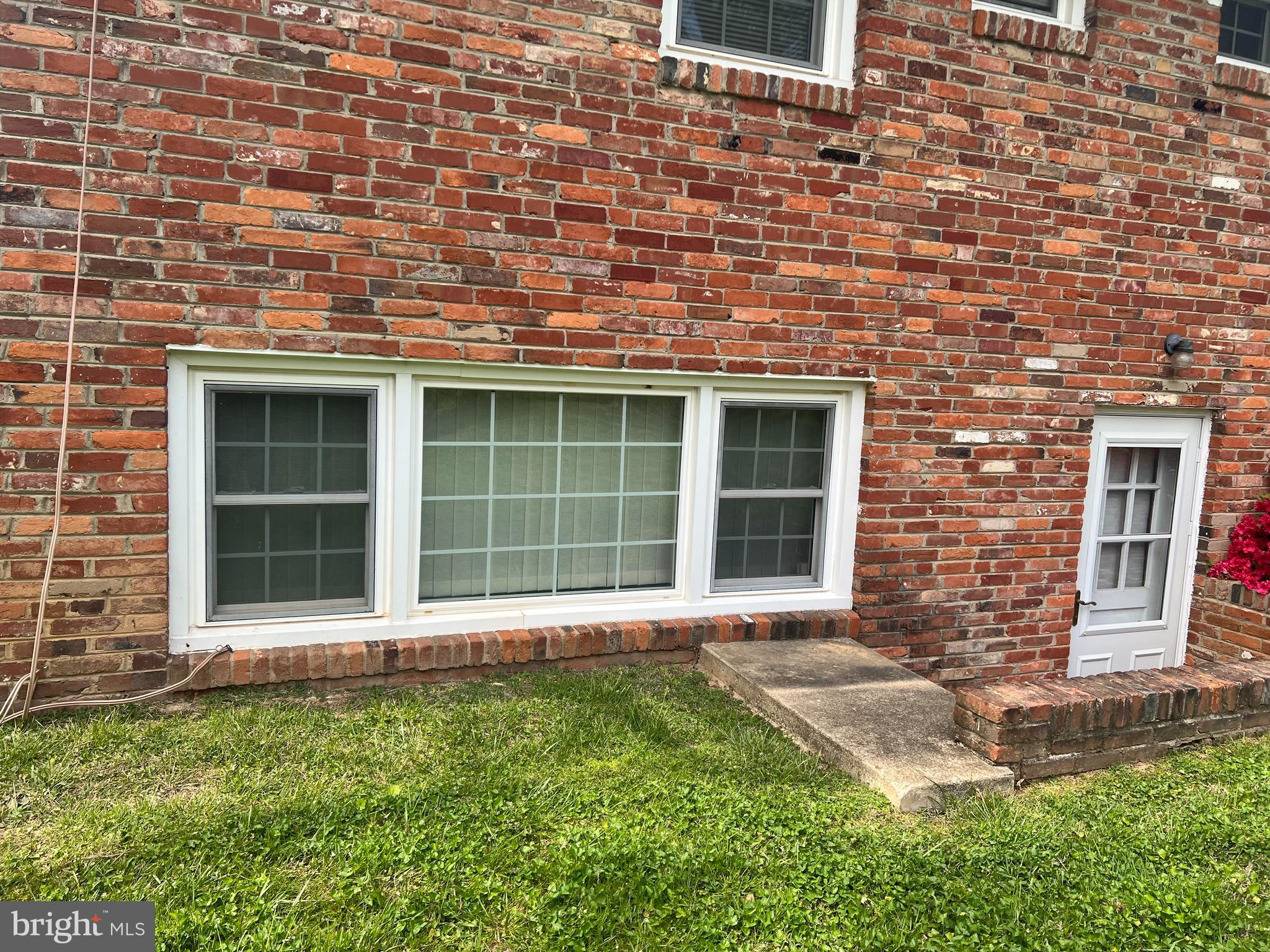 MCLEAN MANOR - Residential